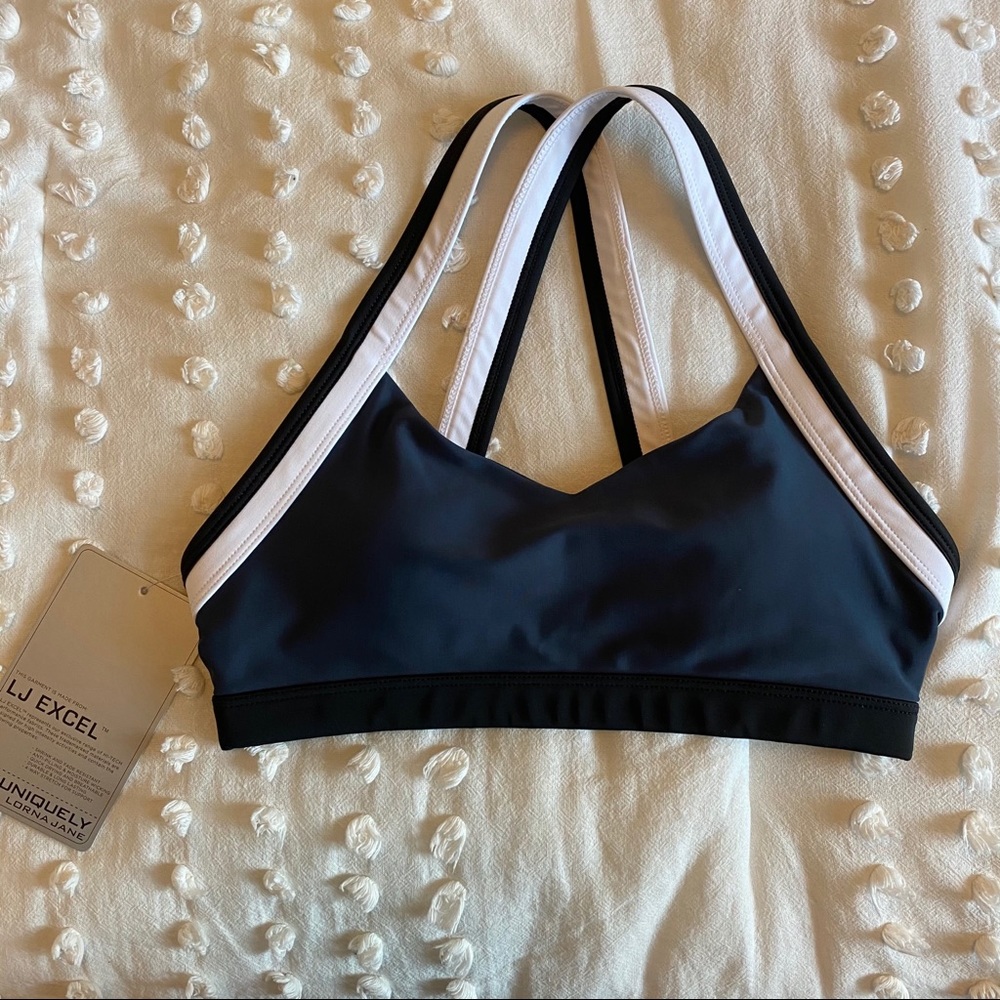 BNWT LORNA JANE SPORTS BRA MAKE AN OFFER